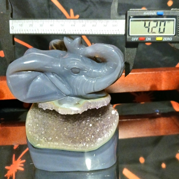 Agate Elephant With Amethyst Geode - Picture 7 of 9